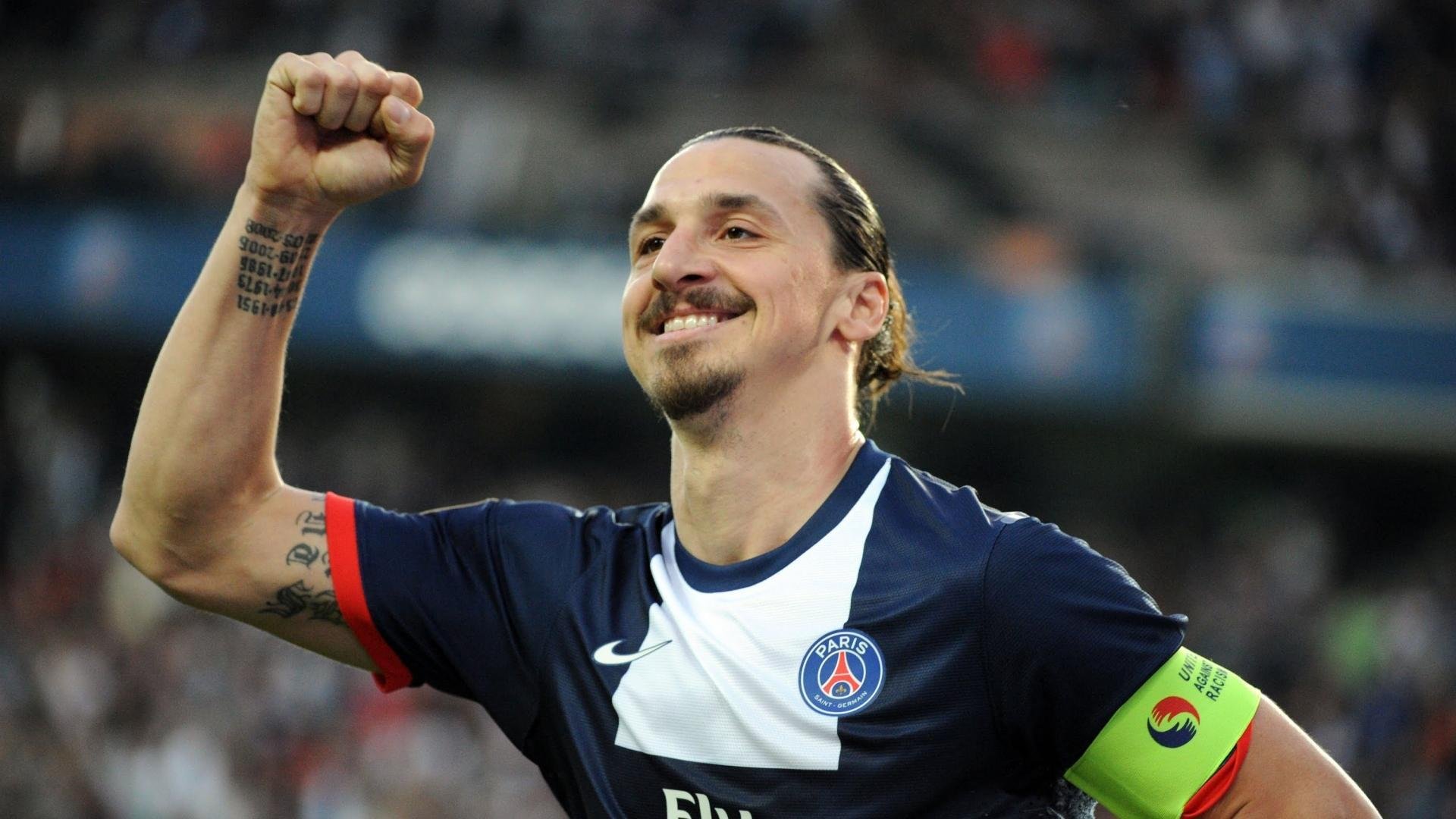 雷诺银箭破空，诺里斯独舞暗夜—一场技术与勇气的双重奏